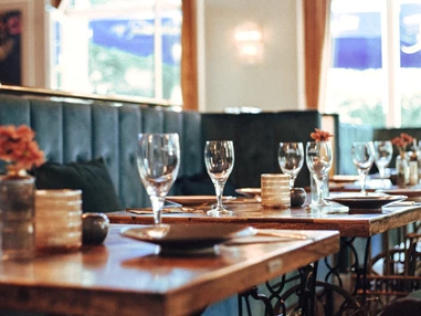 Location: Innenansicht von Grand Saal - À la Gare