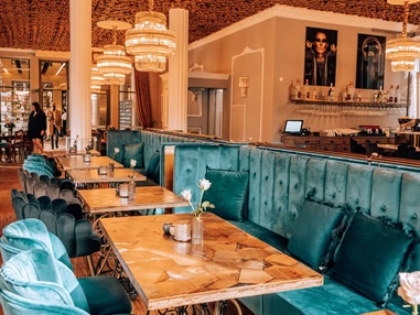 Location: Innenansicht von Grand Saal - À la Gare