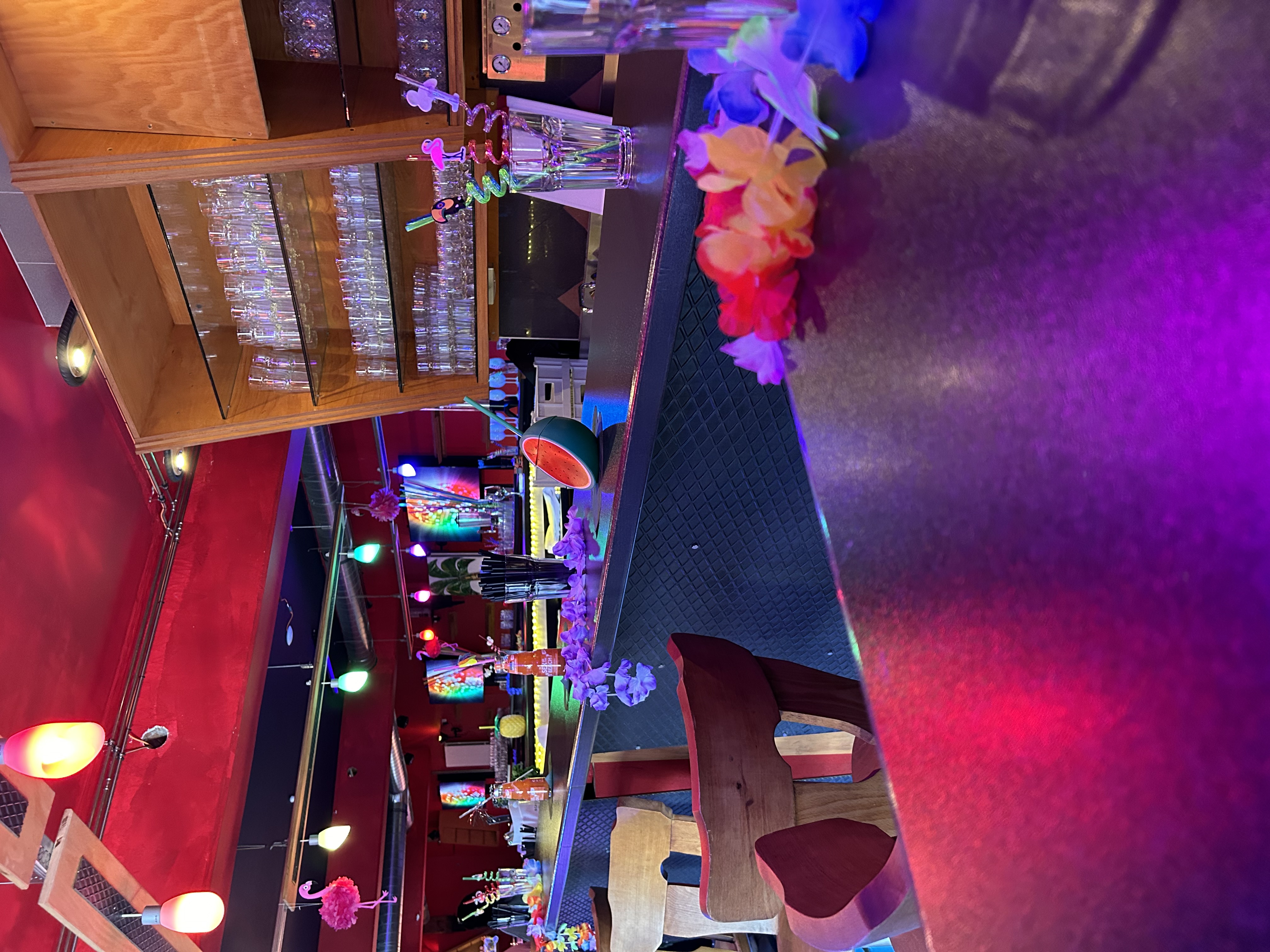 Location: Komplett ausgestattete Bar mit Gläsern, Eiswürfelmaschine und Spülmaschine - S52 Eventlocation/Discothek