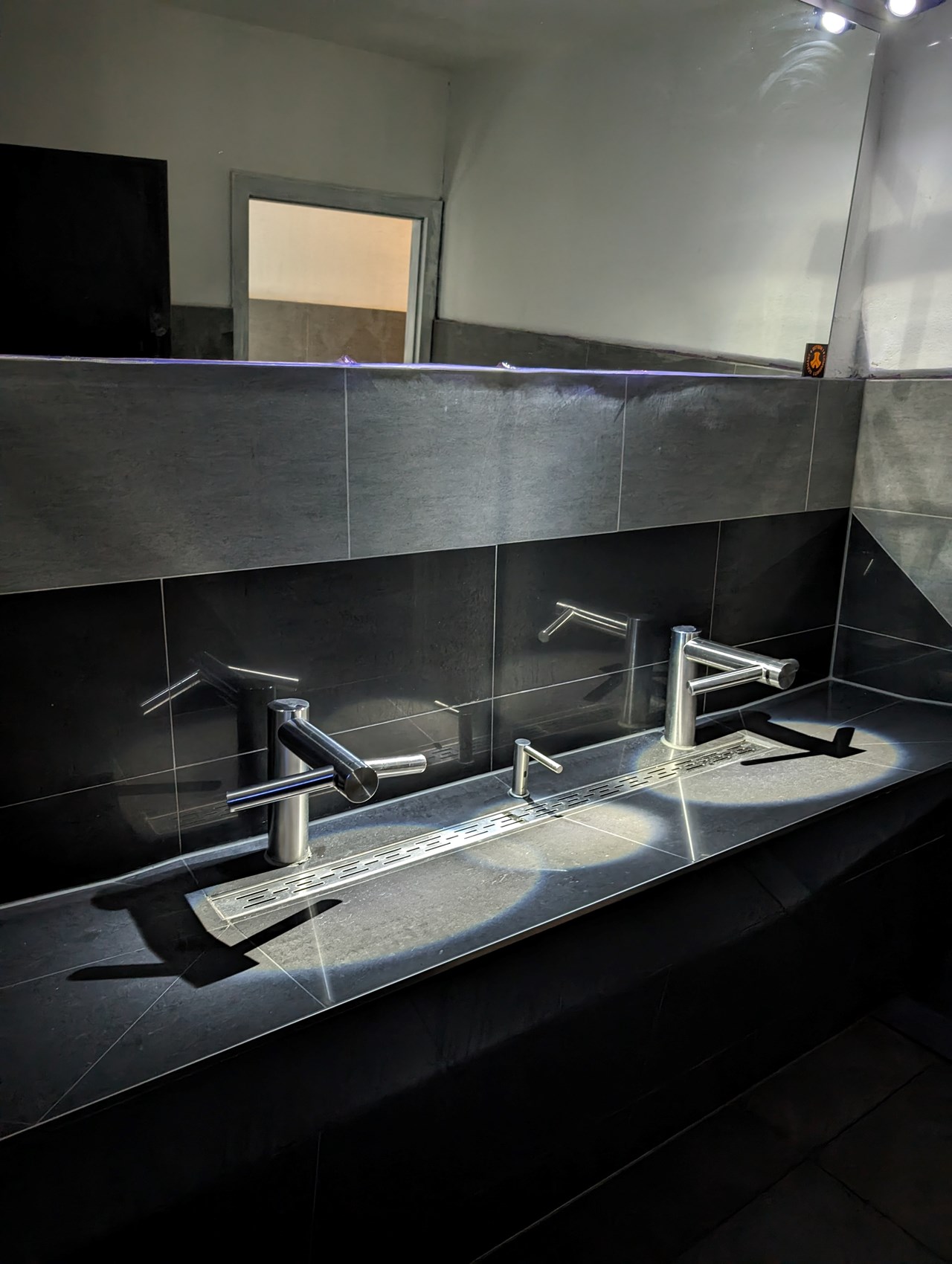 cRAVE Club Hier finden sie all unsere Räume mit Beschreibungen Sanitärbereich