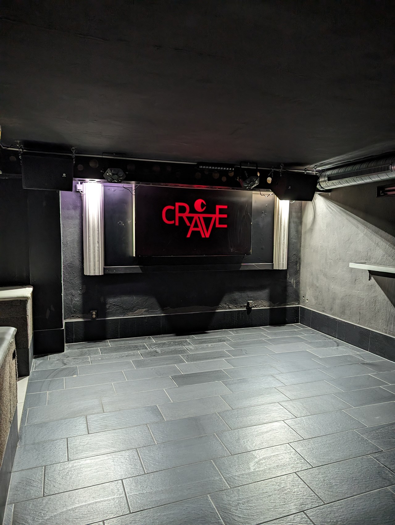cRAVE Club Hier finden sie all unsere Räume mit Beschreibungen unterer Tanzbereich