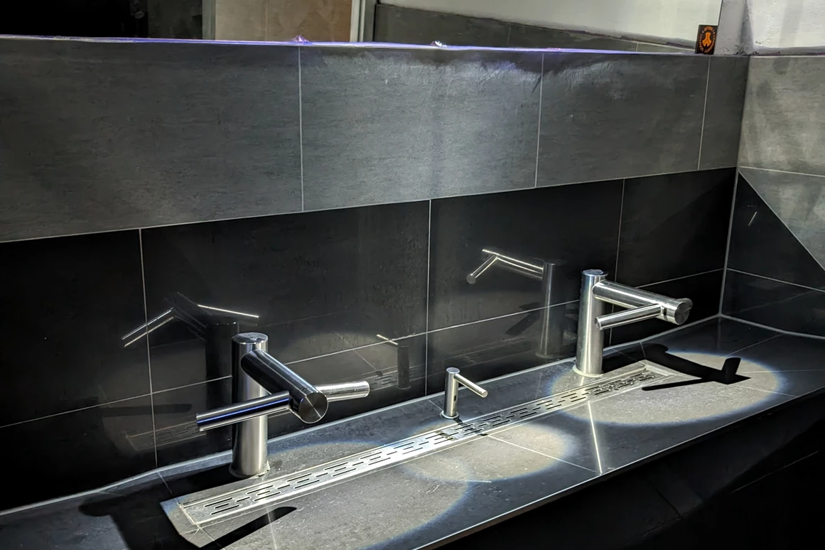 Location: cRAVE Club