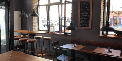 Eventlocation - geeignet für: Weihnachtsfeier - Innenraum DAS WEINHEIM mit Hochtisch - Das Weinheim